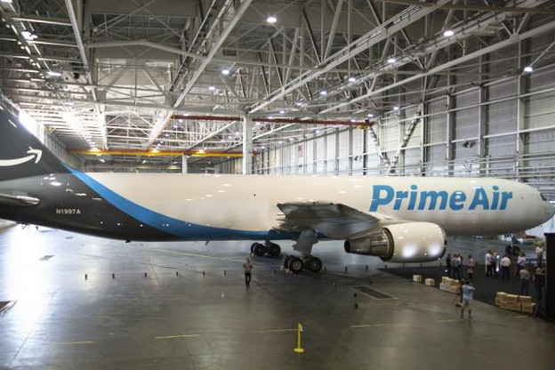Au travers de son service Prime Air, Amazon développe de plus en plus son rôle sur le marché du transport logistique aérien. (Photo: Amazon)