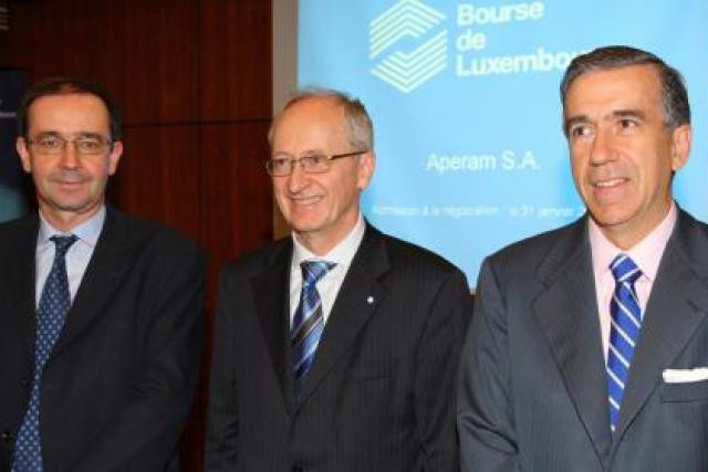 Bernard Fontana, Michel Maquil et Gonzalo Urquijo à la Bourse de Luxembourg. (Photo: Aperam)