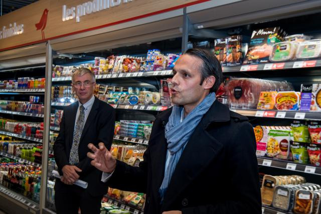 Romain Hoffmann, administrateur délégué d’Aral Luxembourg, et Cyril Dreesen, directeur général d’Auchan Retail Luxembourg, ont inauguré la boutique de Schifflange. (Photo: Nader Ghavami)