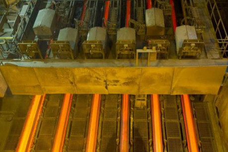 Le format d'ébauche de poutrelle B4 est produit dans le brin à l'extrême gauche. (Photo : Charles Caratini)