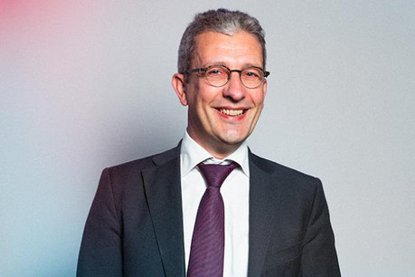 Pour Pascal Xhonneux, senior vice president Compensation chez SES, «selon que l'activité va bien ou pas, que le taux garanti soit bas ou élevé, il serait intéressant de pouvoir augmenter ou diminuer les montants versés». (Photos: Maison Moderne)