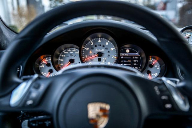 Si la tendance générale est à la baisse, le segment haut de gamme reste cependant bien représenté avec notamment 782 Porsche immatriculées l’an dernier. (Photo: licence cc )
