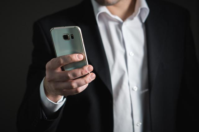 Les appels, mais aussi SMS, sont en perte de vitesse pour se souhaiter la bonne année, au profit des messageries des réseaux sociaux. (Photo: Licence C.C.)