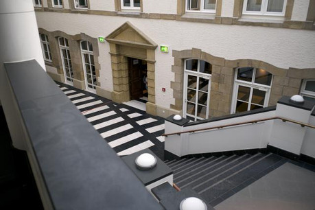 Des «coups» ont été échangés ce mardi au tribunal. (Photo : Christophe Olinger)
