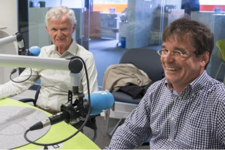 Ben Fayot (LSAP) et Pierre Lorang (CSV), au micro de 100,7 (Photo: 100.7)