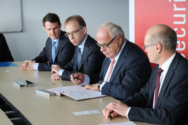 Le partenariat de recherche signé jeudi entre le SnT et Cebi s’étale sur une durée de quatre ans. (Photo: Université du Luxembourg)