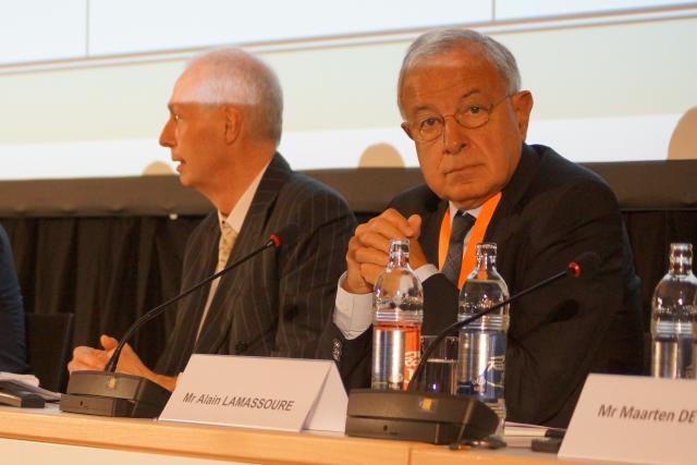 Le député du PPE Alain Lamassoure reste à la tête de cette commission taxe 2. (Photo: chd.lu)