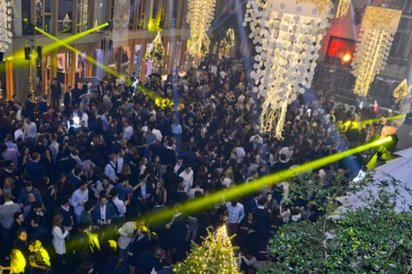 Pour la 2e fois depuis son emménagement dans Crystal Park, le marché de Noël avait pour théâtre principal l'atrium du bâtiment. (Photo: PwC Luxembourg)