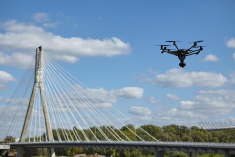 L’autre avancée en matière de contrôle des superstructures consiste à employer des drones spécialisés, à l’image des modèles déployés par Novadem ou Geokali. (Photo: Fotolia / ZoomTeam)