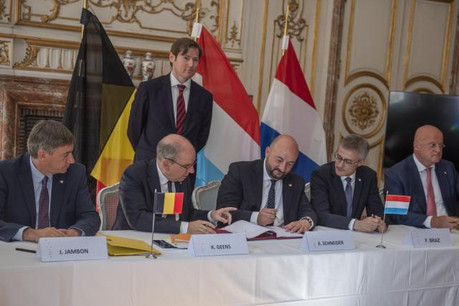 De gauche à droite: Jan Jambon, vice-Premier ministre, ministre de la Sécurité et de l’Intérieur du Royaume de Belgique; Koen Geens, ministre de la Justice du Royaume de Belgique; Étienne Schneider, vice-Premier ministre, ministre de la Sécurité intérieure; Félix Braz, ministre de la Justice; Ferdinand Grapperhaus, ministre de la Justice et de la Sécurité néerlandaises. (Photo: Police fédérale belge)