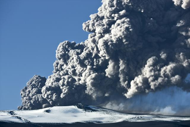 L’éruption du Eyjafjallajökull en 2010 a rendu célèbre ce volcan islandais par les désagréments causés aux voyageurs. C’est le genre de cause exceptionnelle qui pourra être invoquée. (Photo: Shutterstock)