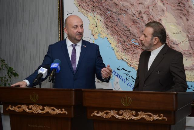 Étienne Schneider lors d’un point presse à l’issue de la réunion avec le ministre iranien des Technologies de l’information et de la Communication, Mahmoud Vaezi. (Photo: ministère de l'Economie)