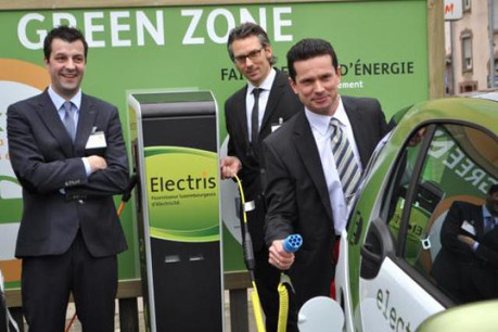 Pete Hoffmann, gérant d'Electris, Martin Wienands, chef de service d'Electris, Frédéric-Michael Foeteler, fondateur d'Estonteco (Photo : Estonteco)