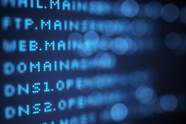 Les DNS établissent la correspondance entre le nom de domaine soumis par l’utilisateur et l’adresse IP des serveurs hébergeant le site. (Photo: Adobestock / Gonin)