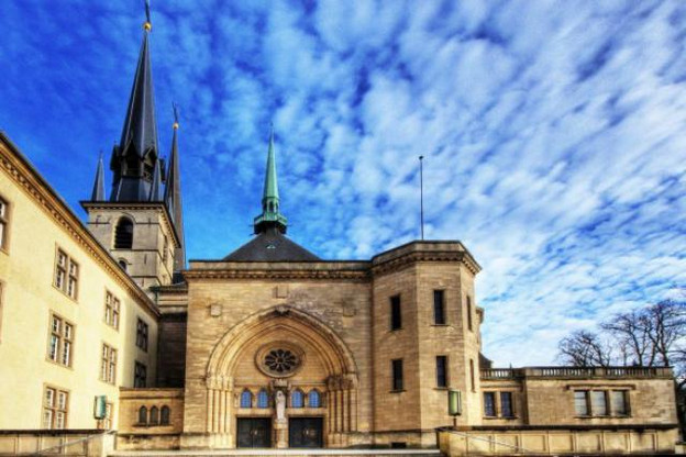 L'Église et la place financière luxembourgeoise n'auront jamais été aussi proches. (Photo: Licence CC)