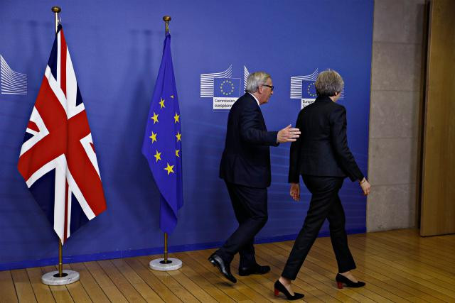 Malgré l’optimisme affiché par Jean-Claude Juncker et Theresa May, un accord n’est pas sûr d’être signé ce dimanche entre les deux partis. (Photo: Shutterstock)