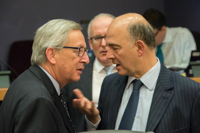 Jean-Claude Juncker a chargé Pierre Moscovici de plancher sur un projet de directive visant à l'échange automatique rulings entre États. (Photo: Commission Européenne)