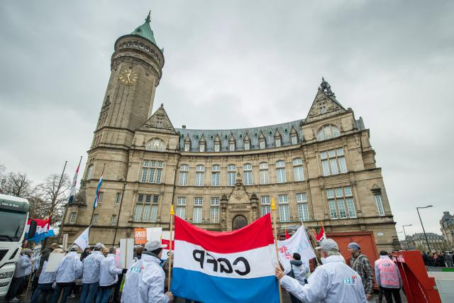 Environ 150 des 1.820 membres du personnel avaient manifesté devant la BCEE le 27 novembre dernier. (Photo: Nader Ghavami / archives)