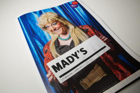 Mady Durrer incarne le rôle de Henriette/Jeannette dans la production «Frittparade 2000». Elle incarne également la cover de City Mag, qui paraît ce jeudi. (Photos: Maison Moderne Studio)