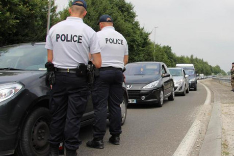 Dupont-Aignan souhaite des contrôles aux frontières pour lutter contre le terrorisme, ainsi que les trafics de drogues et d’armes. (Photo: DR)