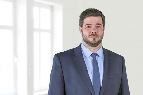 Régis Muller est avocat à la Cour et counsel chez Molitor-Avocats à la Cour. Il est spécialisé dans le droit du travail, incluant l’immigration, les permis de travail, les droits à la pension et les plans sociaux. (Photo: Molitor-Avocats à la Cour)