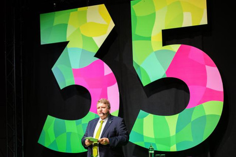 La cérémonie du 35e anniversaire de Déi Gréng a été l’occasion pour Christian Kmiotek de rappeler les racines du parti et d’honorer à nouveau la mémoire de Camille Gira. (Photo: LaLa La Photo