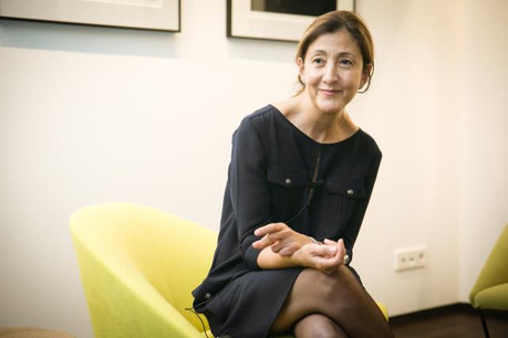 Ingrid Betancourt dégage un sentiment de sérénité retrouvée qu'elle partage avec ses interlocuteurs. (Photo: Maison Moderne Studio)