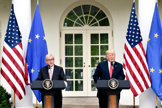 Jean-Claude Juncker a fait retomber la pression, sans pour autant obtenir le retrait du projet de surtaxe des voitures importées aux États-Unis. (Photo: Commission européenne/Services audiovisuels)