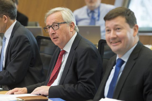 Jean-Claude Juncker et son bras droit Martin Selmayr peuvent respirer, même si le Selmayrgate fera tache sur leurs CV. (Photo: Union européenne)