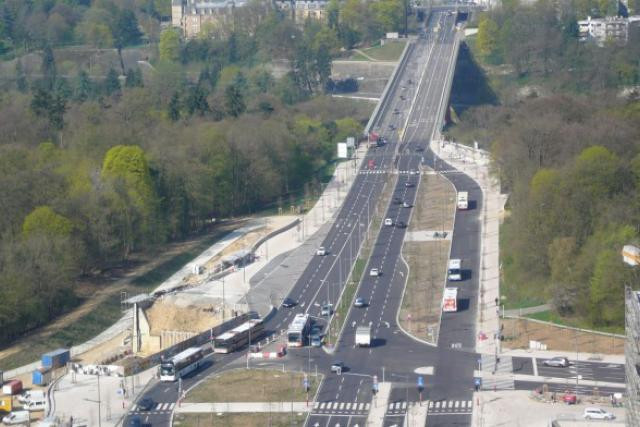 La voie rapide devant la porte de l’Europe est devenue une large avenue sur laquelle pourra circuler le tram. (Photo: Fonds Kirchberg)