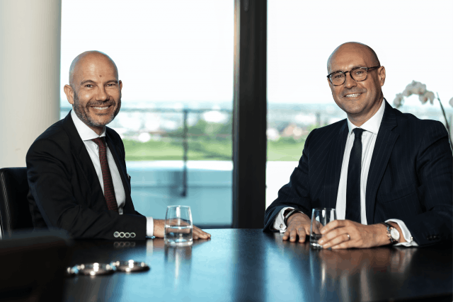 À gauche, Serge Krancenblum à présent qu’executive chairman du groupe et Mark Pesco nouveau group CEO à droite. (Photo: SGG)