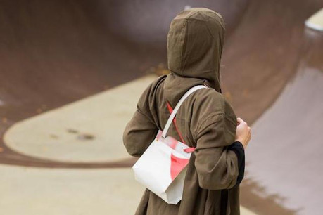 Les produits de Dono sont réalisés à partir d’une bâche de chantier. (Photo: www.hello-dono.lu)