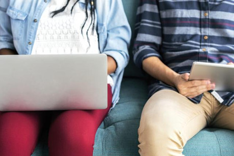 Pour gagner du temps, les clients de banques privilégient les outils digitaux afin d’effectuer leurs opérations à tout moment. (Photo: Licence C.C.)