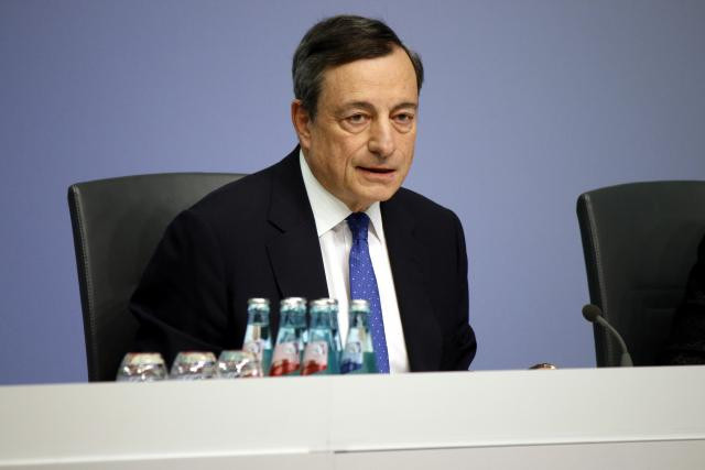 Pour Mario Draghi, les euros qui coulent à flots, c’est fini. (Photo: Shutterstock)
