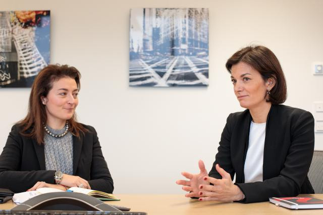 Flavia Micilotta et Julie Becker partagent les mêmes ambitions pour le développement de la finance responsable. (Photo: Matic Zorman)