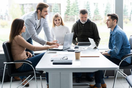Les femmes sont beaucoup mieux représentées dans l’effectif total des signataires de la charte (52%) que dans les autres entreprises (41% au niveau national). (Photo: Shutterstock)