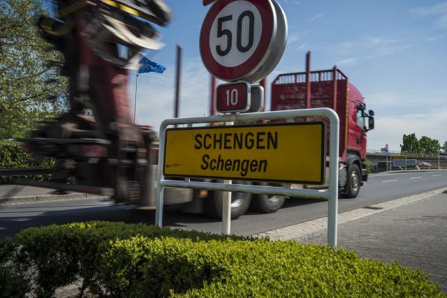 Le bourgmestre de Schengen, Ben Homan, met en exergue les valeurs positives de l'espace du même nom synonyme de levée de frontières pour la CEE de 1985. (Photo: Mike Zenari / archives)