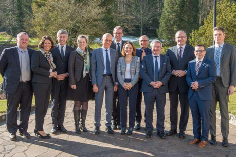 Les représentants politiques du sommet de la Grande Région étaient réunis ce jeudi – autour de la ministre Corinne Cahen – au château de Senningen. (Photo: DR)