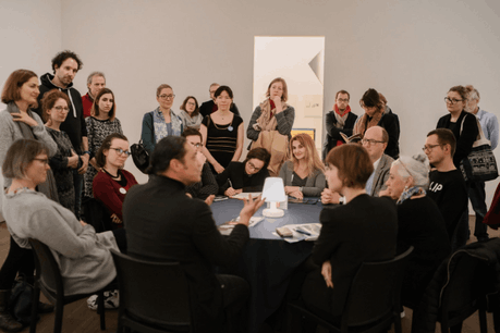 La Nuit des idées est l’occasion d’échanger lors de tables rondes. (Photo: Marion Dessard)