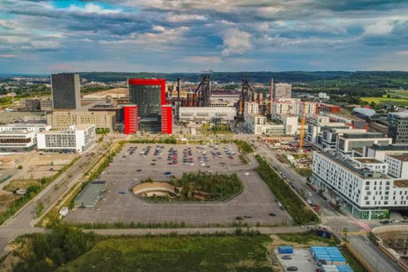 La place des bassins de frittage, actuellement entourée par un parking, va prochainement connaître un nouveau développement. (Photo: Agora)