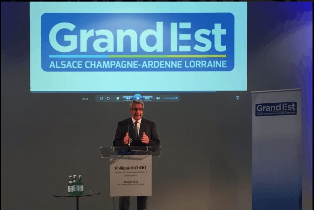 Philippe Richert, président de la région Grand Est, présentant le logo «fait maison». (Photo: DR)