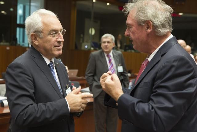 Jean Asselborn, en discussion avec le ministre grec des Affaires étrangères, n'est pas parvenu à trouver un accord sur la répartition obligatoire de 120.000 réfugiés entre les États membres. (Photo: Conseil européen)