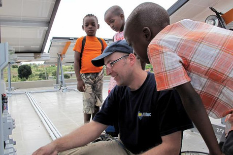 Plus que le prix d’un produit, c’est son financement qui pose problème sur le continent africain, estiment Jürgen Schopp et Achim Kopmeier. (Photo: Solartec)