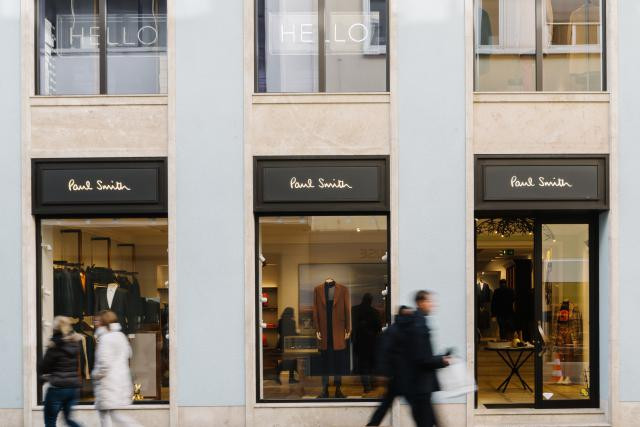 La façade de la boutique Paul Smith est une bonne symbiose entre tradition locale et spécificité de la marque. (Photo: Marion Dessard)