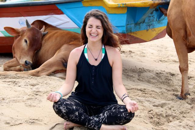 Lors de son long séjour en Inde, Sarah a appris à enseigner le yoga. Pour partager sa passion, elle donnera des cours cet été au Kyosk, situé derrière la piscine de la Coque. (Photo: Tamil Nadu)