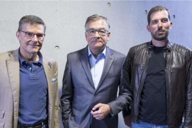 De gauche à droite: Marc Feider (Allen & Overy), Laurent Mosar (CSV) et Yves Cructhen (LSAP). (Photo: 100