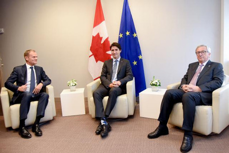 Les choses difficiles prennent du temps, a déclaré Justin Trudeau à Donald Tusk et Jean-Claude Juncker qui l’ont reçu à son arrivée à Bruxelles. (Photo: Commission Européenne)