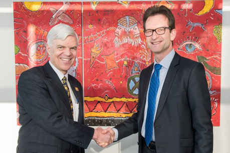 Pour promouvoir le Ceta auprès des entreprises, Olivier Nicoloff, ambassadeur canadien en Belgique et au Luxembourg, multiplie les rencontres avec les chambres de commerce, comme ici avec Carlo Thelen. (Photo: Ambassade canadienne en Belgique et au Luxembourg)