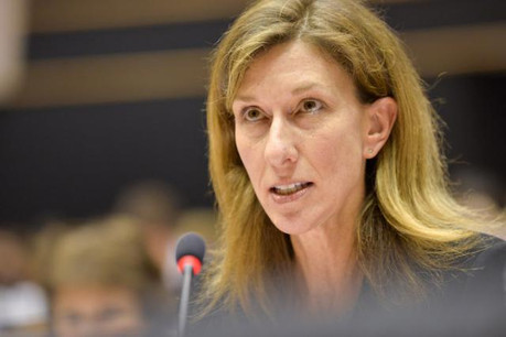 Monique Meche, ici devant la commission spéciale taxe, a répondu à Fabio de Masi, à la place du consul du Luxembourg à Seattle. (Photo: Parlement européen)