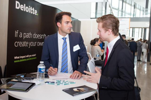 Deloitte était l’une des 120 entreprises présentes à l’événement Unicareers, le salon de recrutement de l’Université du Luxembourg, le 23 septembre dernier. (Photo: Michel Brumat / archives)